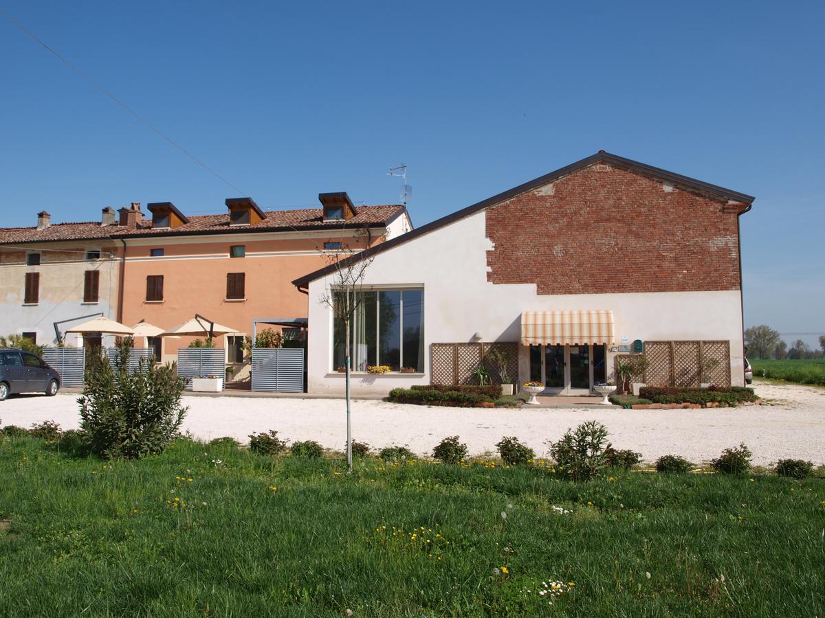 Auberge de jeunesse La Cascina Del Sole à Rivarolo del Re ed Uniti Extérieur photo